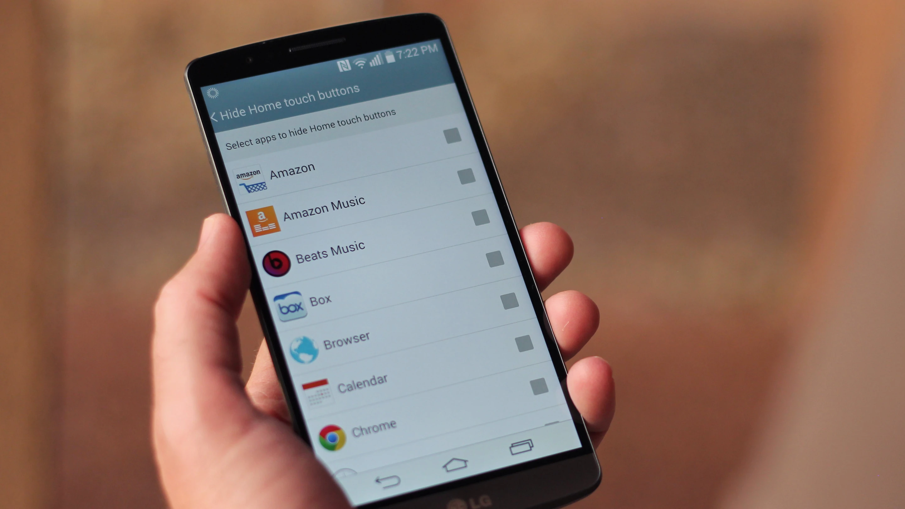 One of LG's smartest software moves was letting you hide the home buttons (navigation bar) in any app (Photo: Will Shanklin/Gizmag.com)