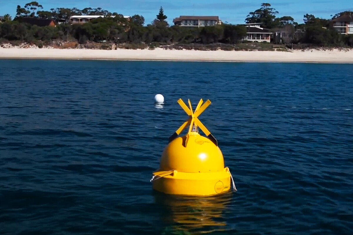Clever Buoy uses sonar to raise the shark alarm