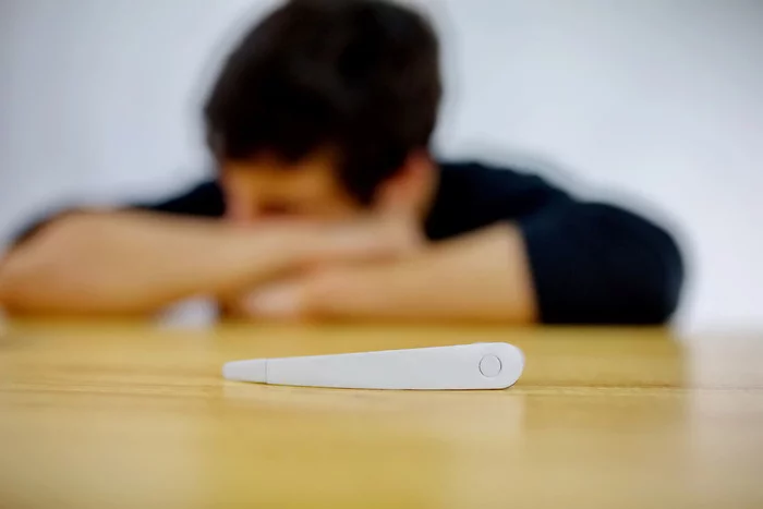 The device looks like a simplified Bluetooth headset