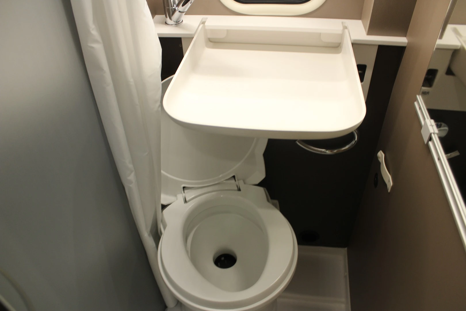 Bürstner City Car Harmony Line C 603 bathroom with foldaway sink