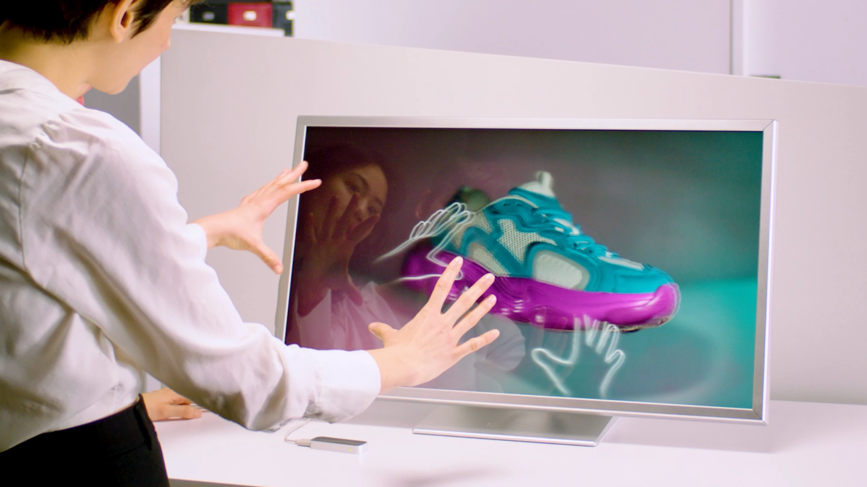 The Looking Glass 16-inch and 32-inch (shown) spatial displays "enable stunning group 3D visualization without headsets"