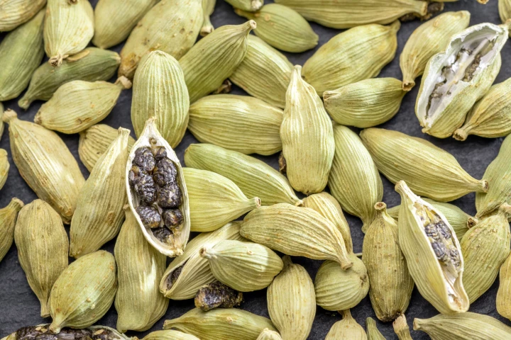 An active ingredient in cardamom seeds acts as a natural antiviral