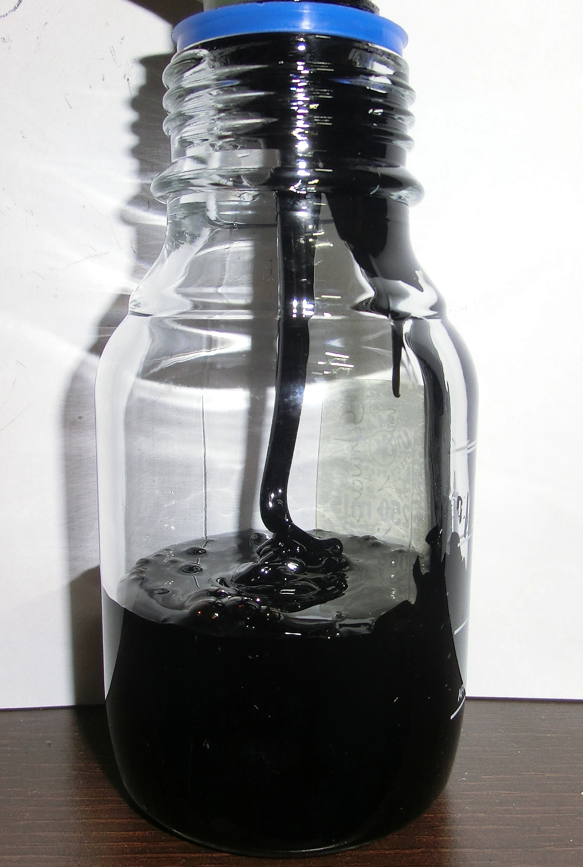 Bunker fuel is cheap, viscous and dirty ( Image: Glasbruch2007)