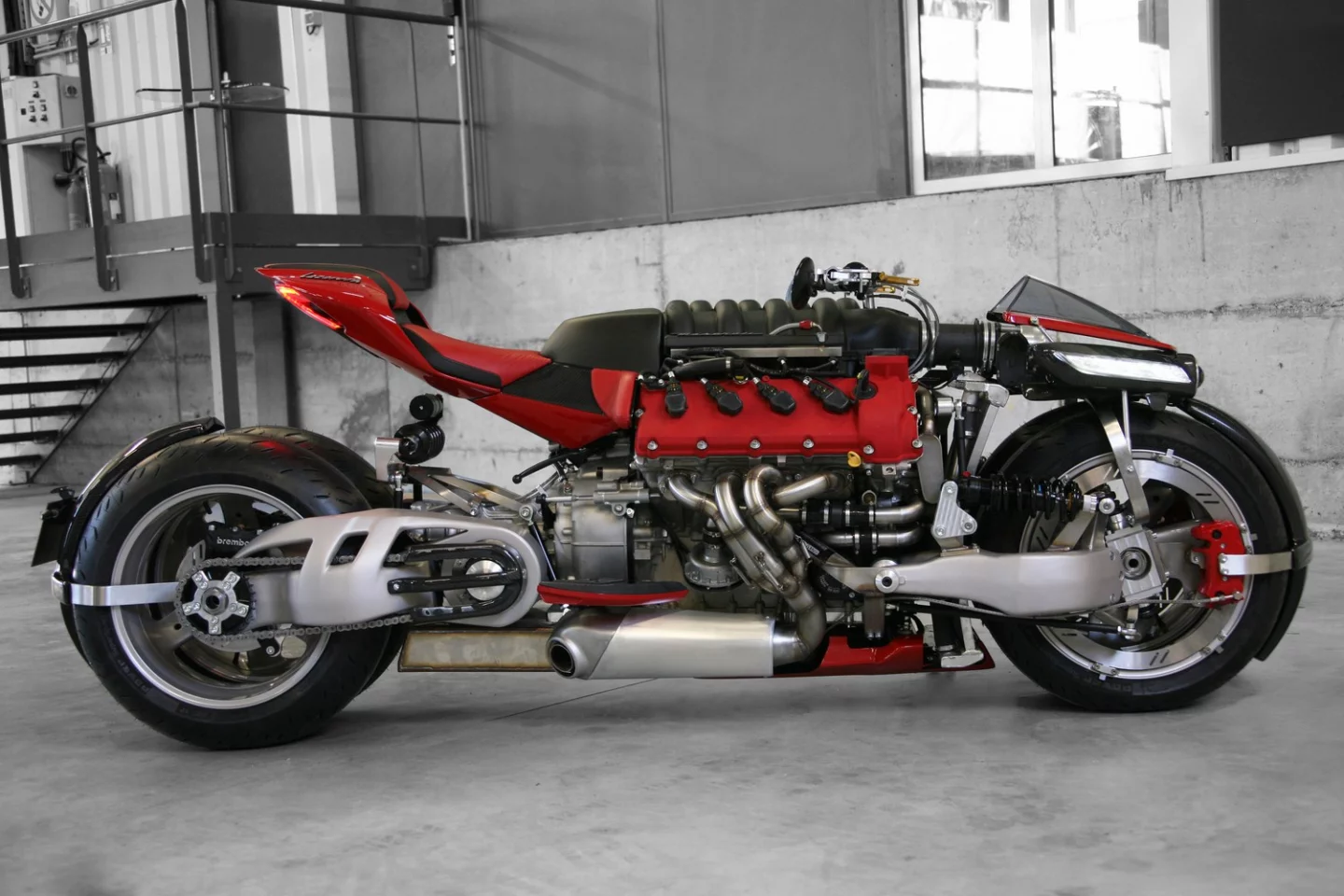 Lazareth LM 847: twin chain drive at the rear end