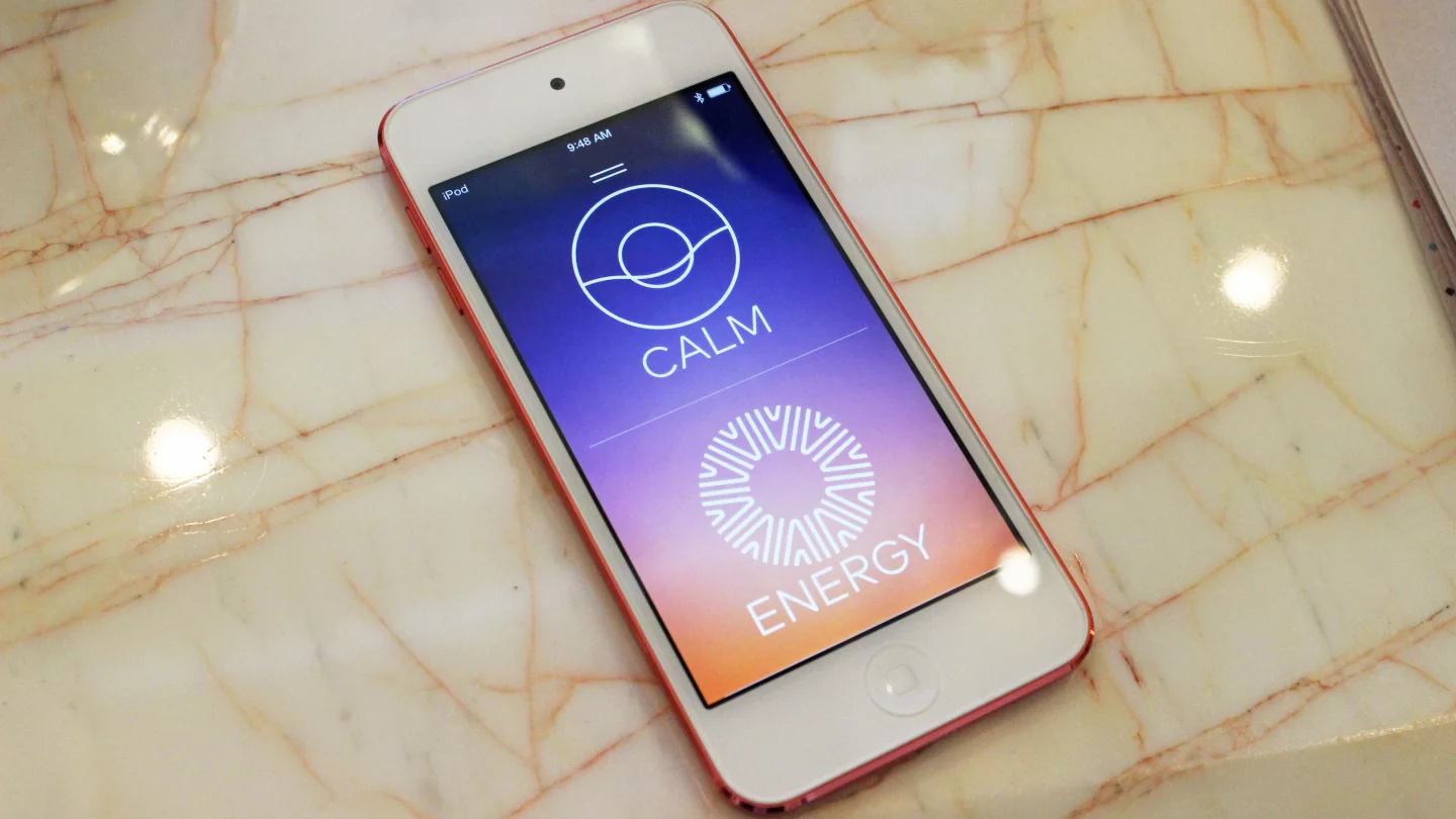 Thync's wearable (and its companion app, pictured) can make you calm or energized in about 15 minutes (Photo: Will Shanklin/Gizmag.com)