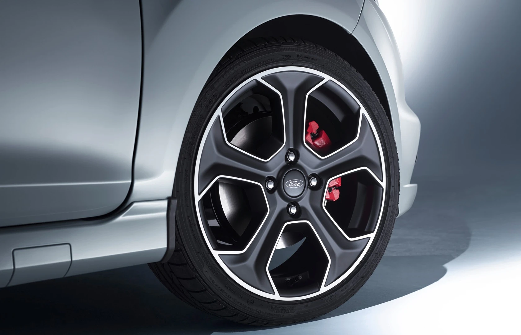 Special alloy wheels are a part of the package, although they're also very similar to the regular car's