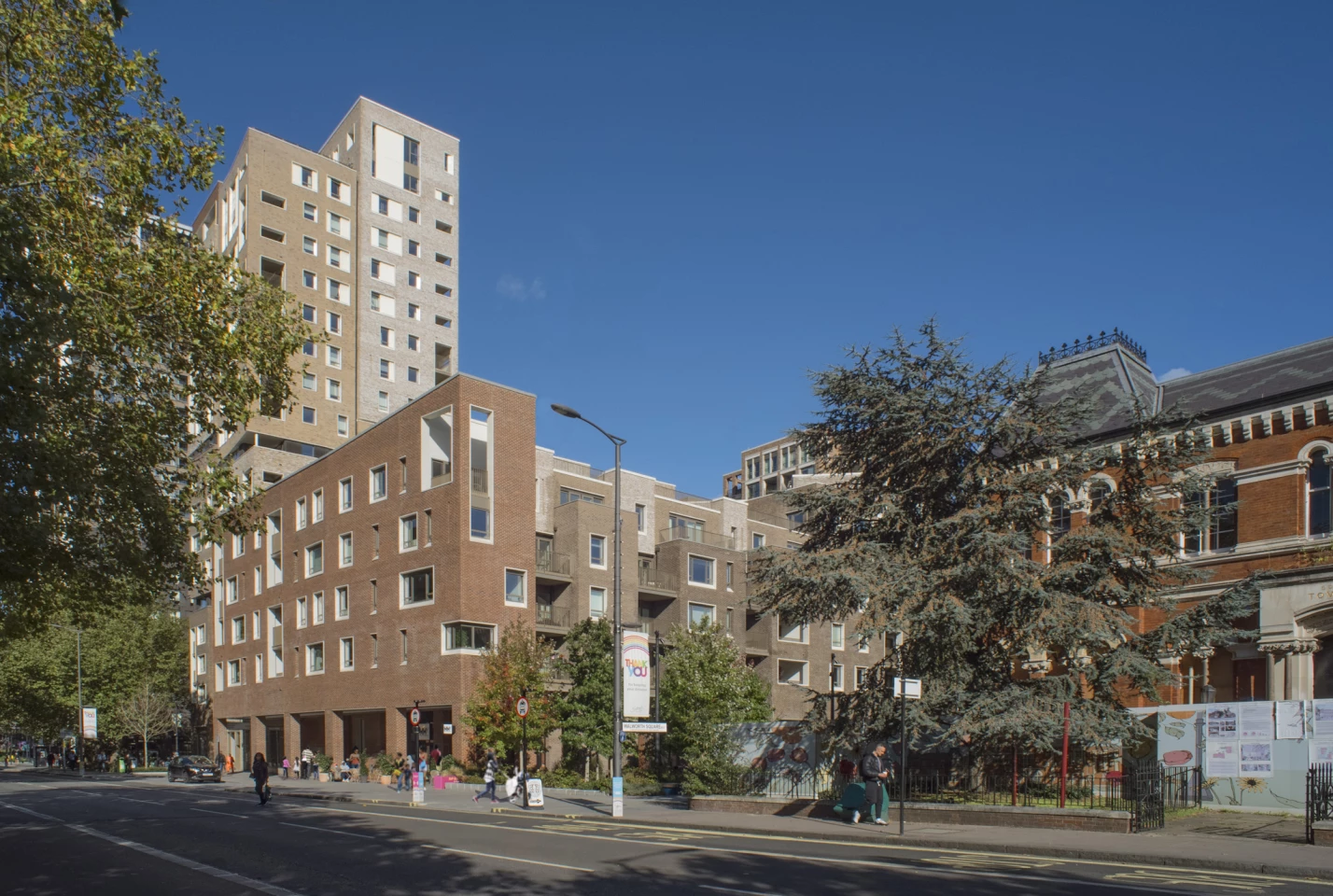Orchard Gardens, Elephant Park was designed by Panter Hudspith Architects and is located in London. The project takes up an entire city block and consists of 228 homes, plus retail and cultural spaces, wrapped around a communal garden