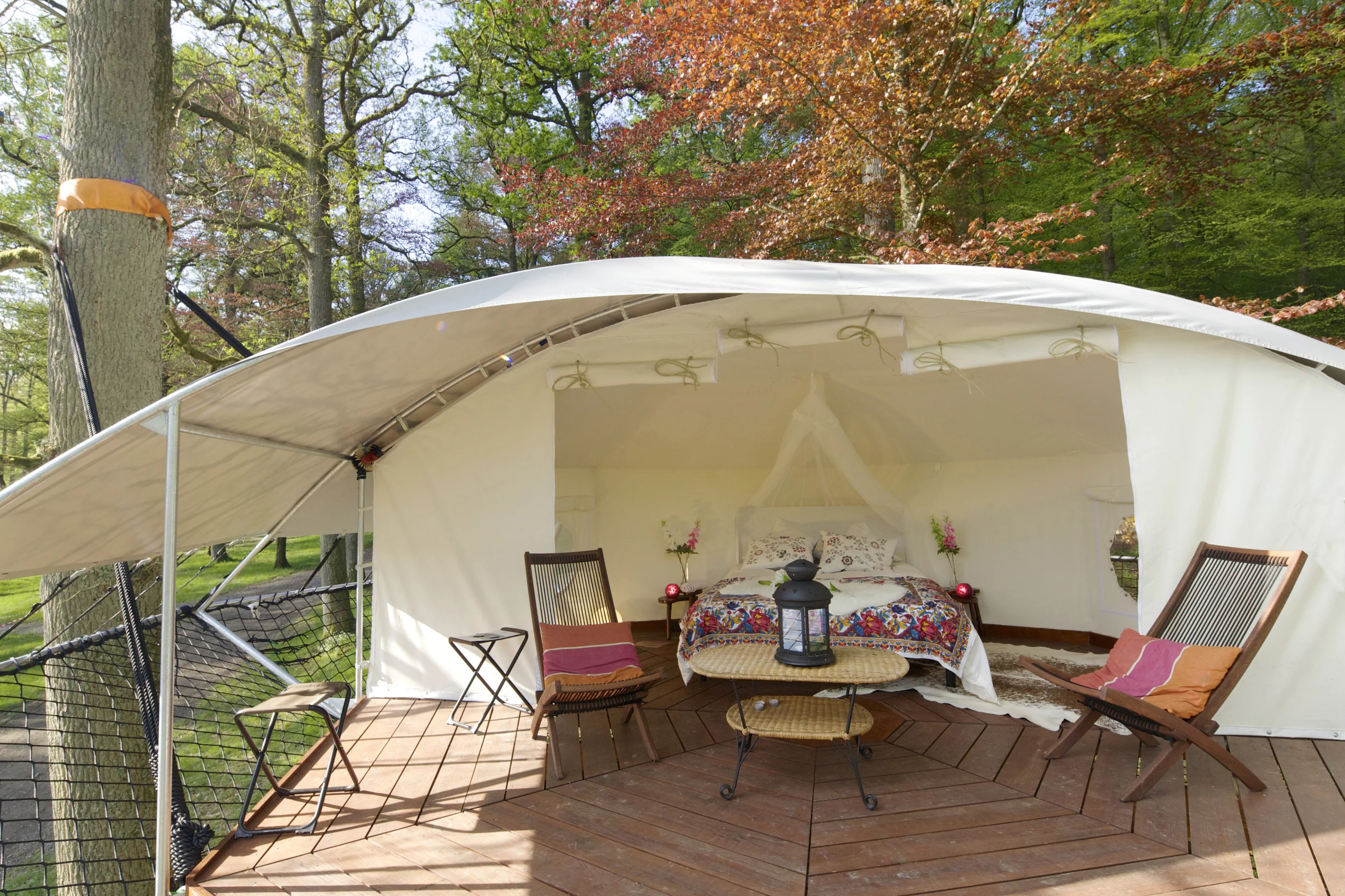 The Dom'Up features a protective roofing made from durable thermo-welded tarpaulin