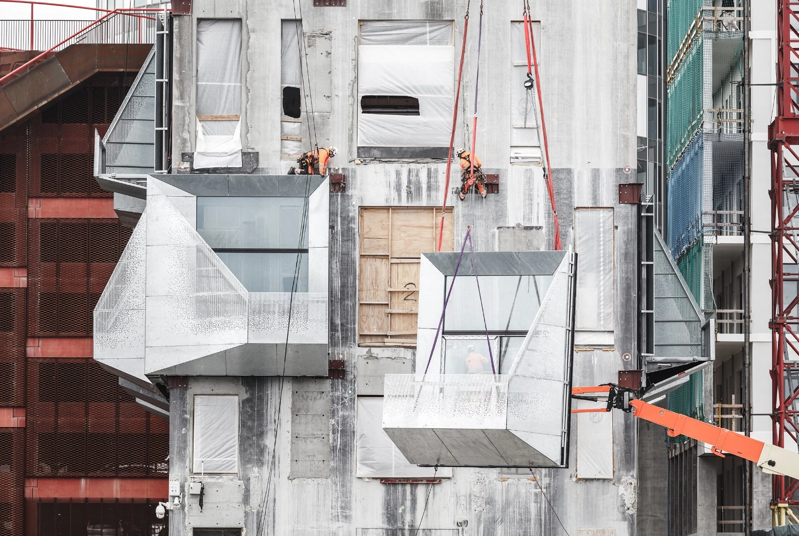 Photo showing the Silo's facade under construction