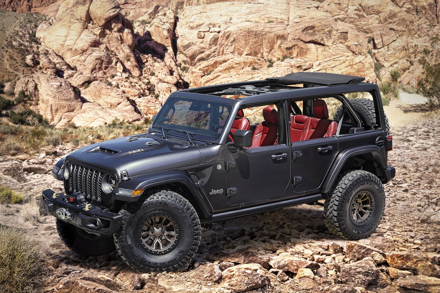 There is little difference between the Rubicon 392 Concept shown in July (here) and the 2021 Jeep Wrangler Rubicon 392 production model