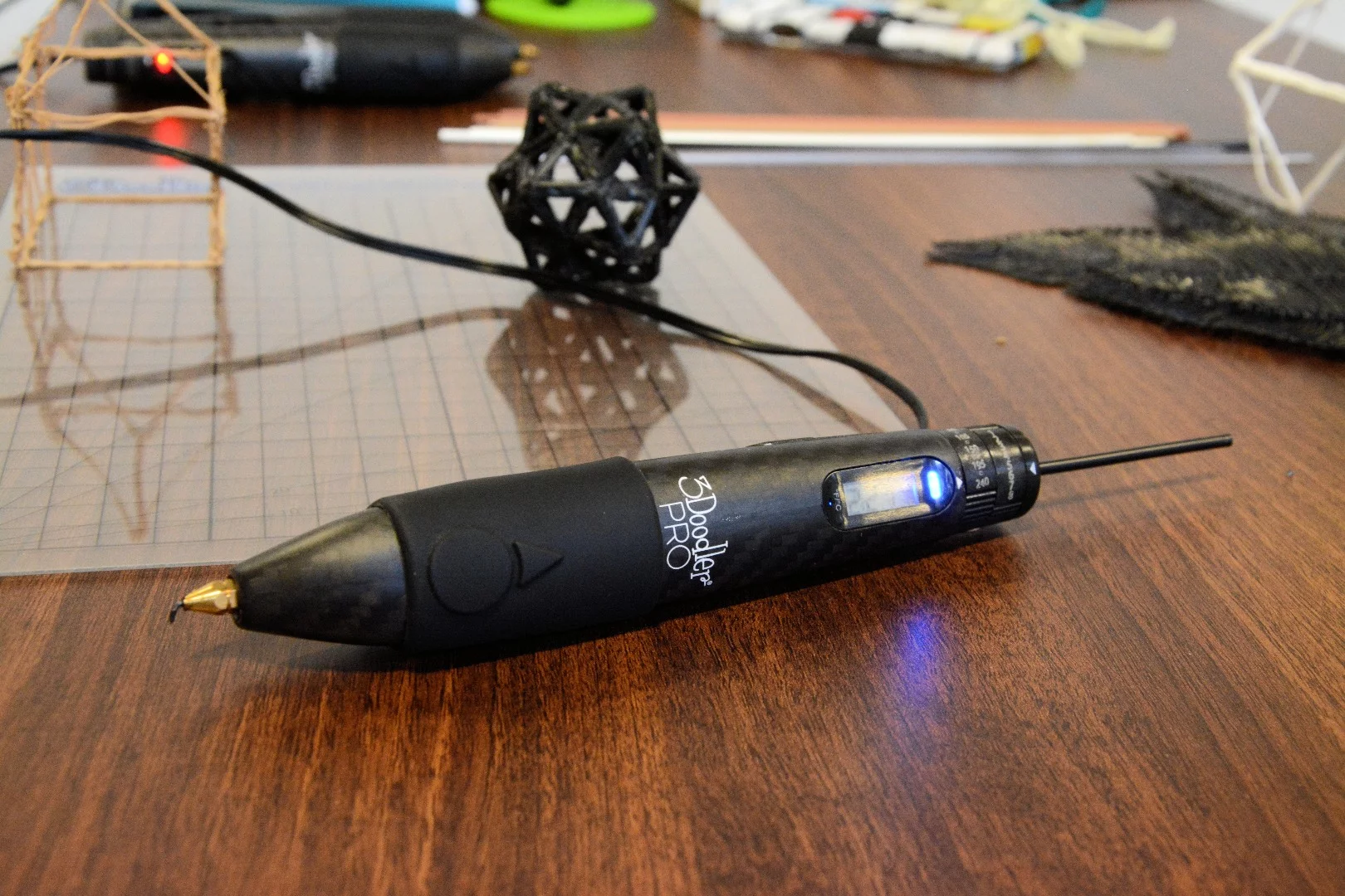 The 3Doodler Pro has stylish carbon fiber housing