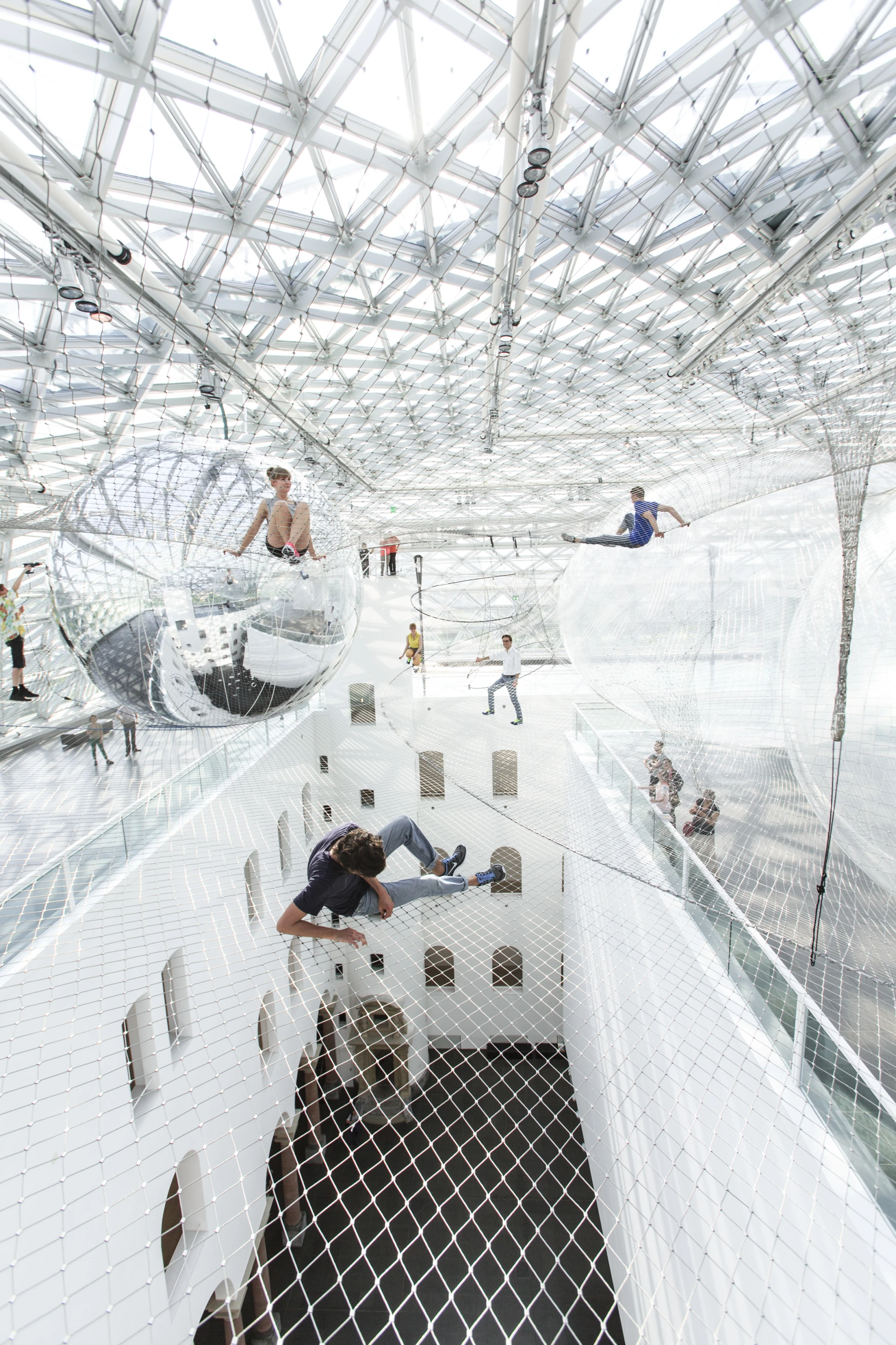 The installation provides 2,500 sq m (27,000 sq ft) of steel wire safety nets (Image: Studio Tomás Saraceno © 2013)