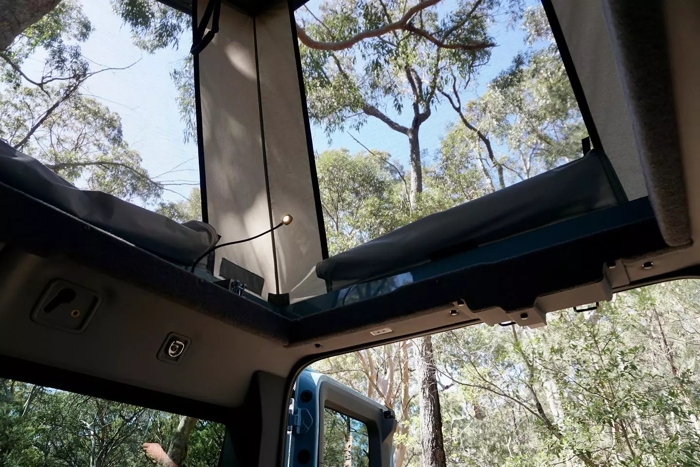 The Mulgo top has large mesh windows with weatherproof shades on all three sides