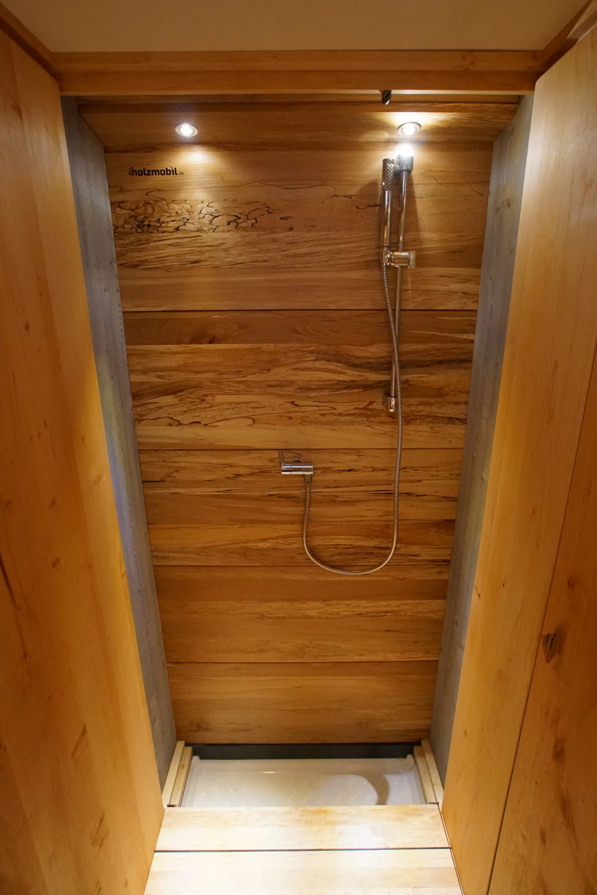 The Holzmobil has a bath layout with two cross-aisle compartments that join together