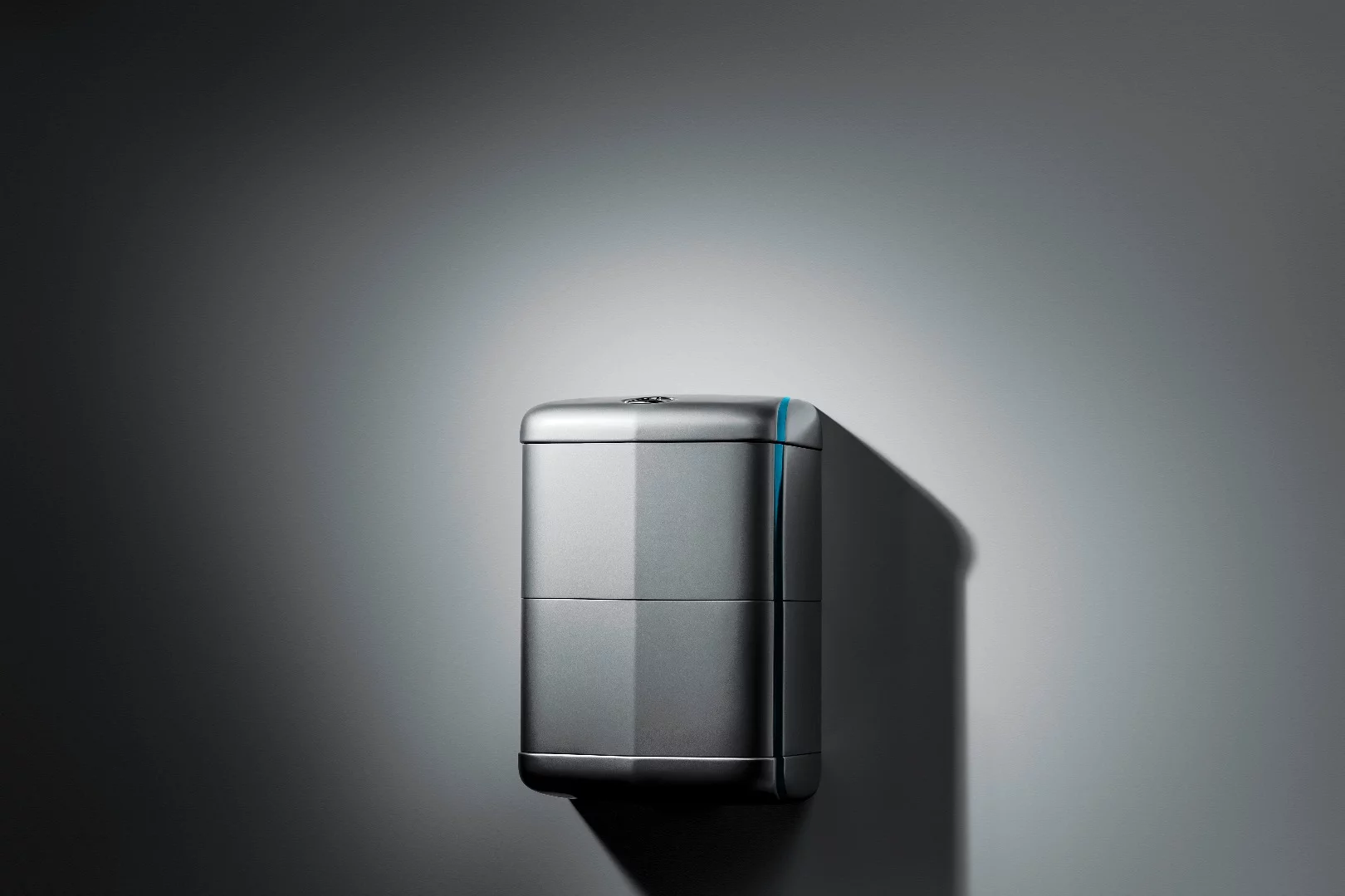 The Mercedes battery can be wall-mounted