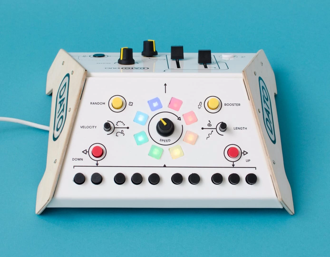 On one side of the Dato Duo is an 8-step circular sequencer