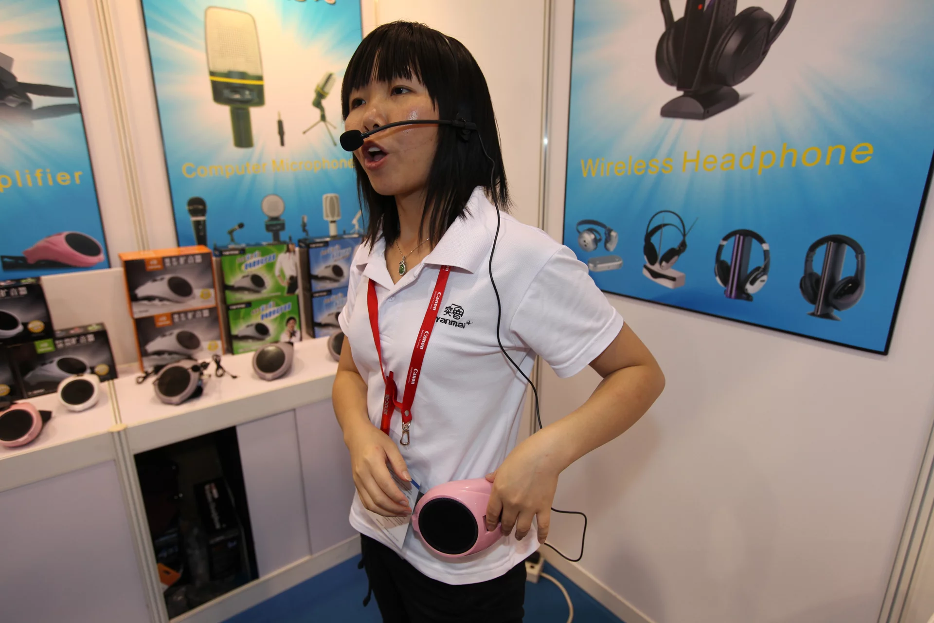 The Yanmai Waistband Amplifier is a tiny belt-mounted speaker which will broadcast your voice, or any audio source to the immediate vicinity, including SD/MMC card, MP3 player, iPod, or iPhone.