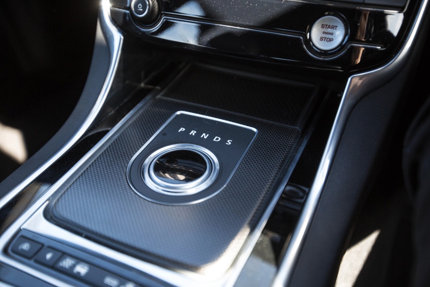Fans of knobs will love the XE's, er, rising knob
