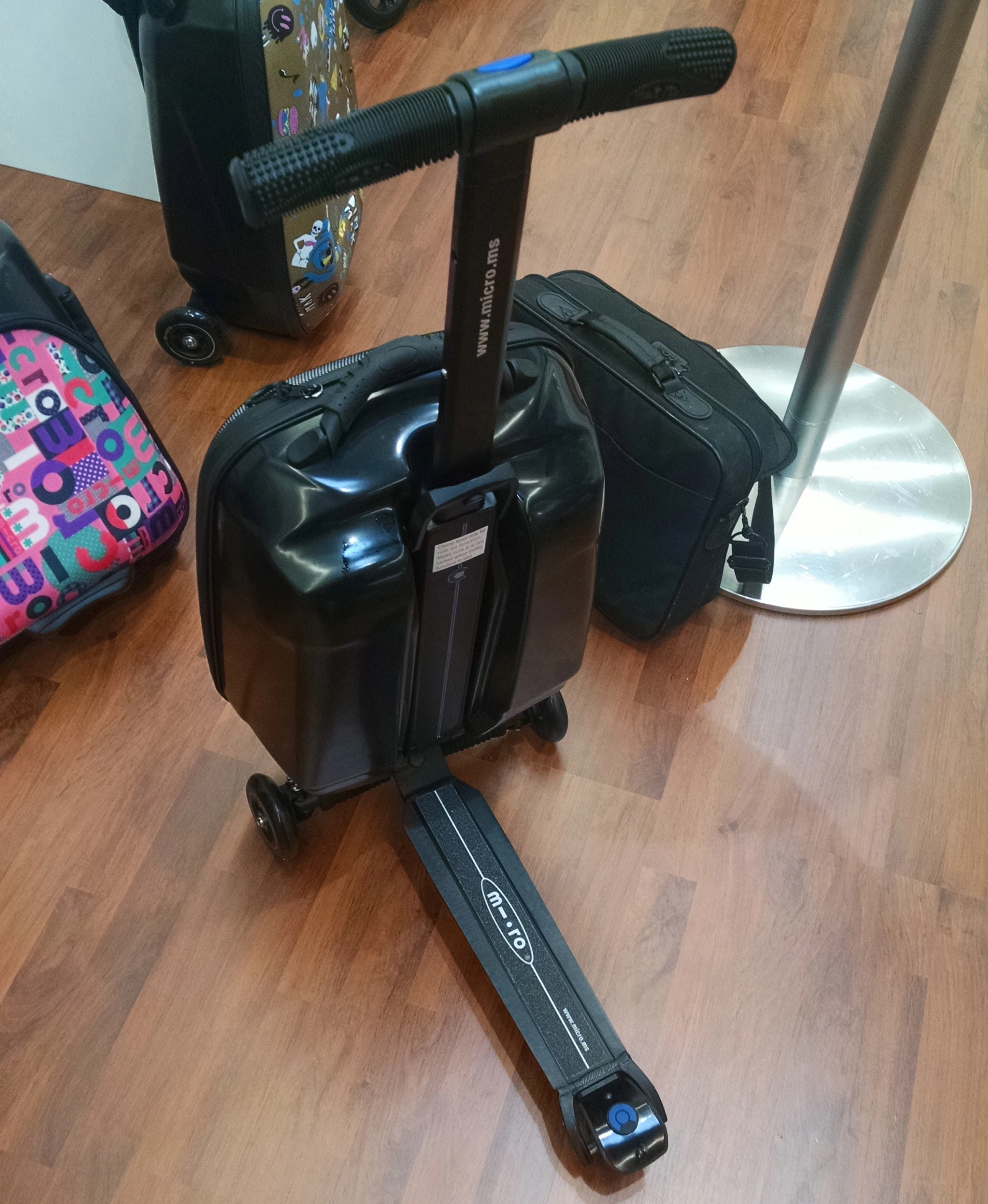 Micro Luggage three-wheeled luggage scooter (Photo: C.C. Weiss/Gizmag)
