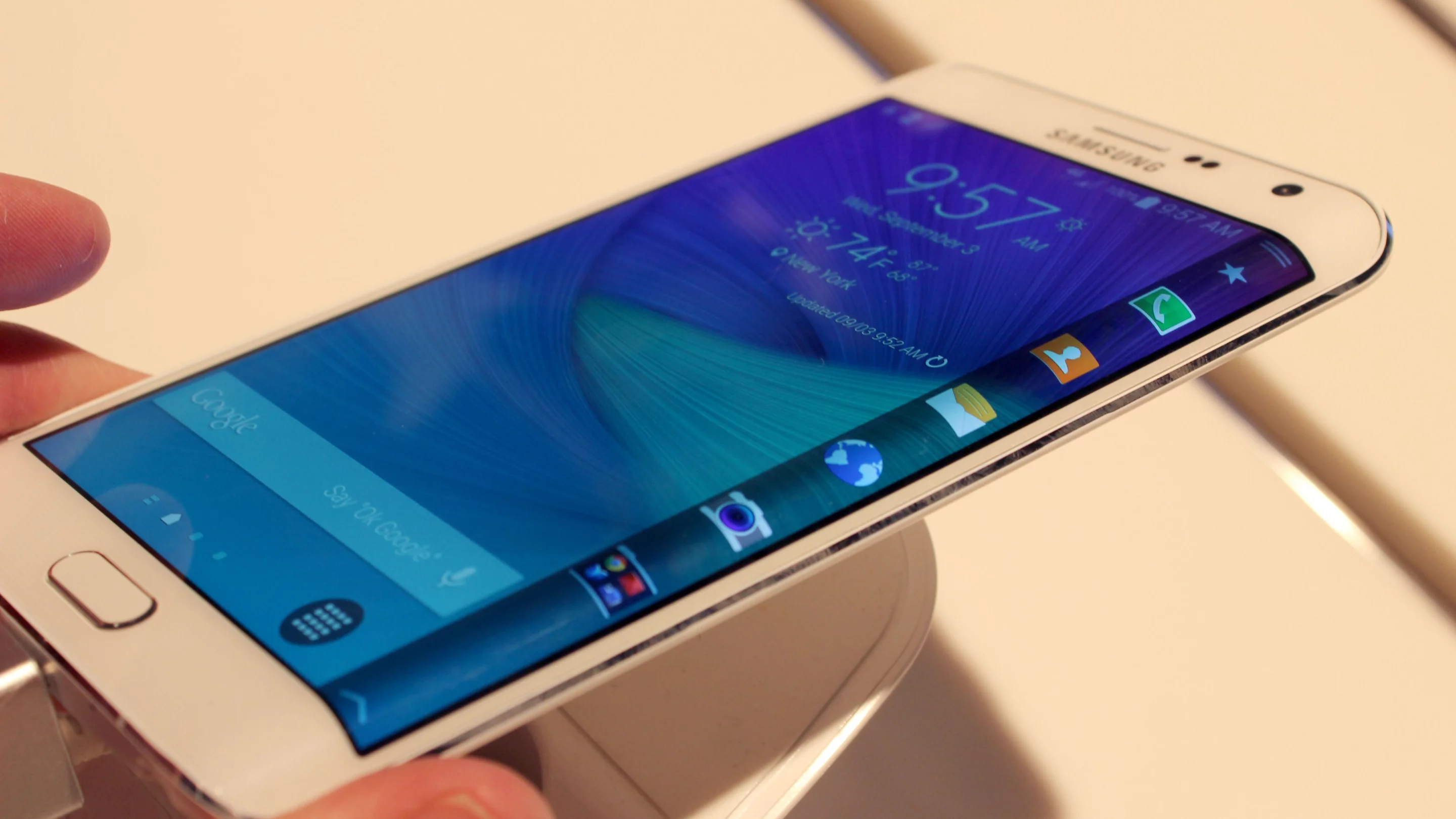 Galaxy Note Edge (Photo: Will Shanklin/Gizmag.com)