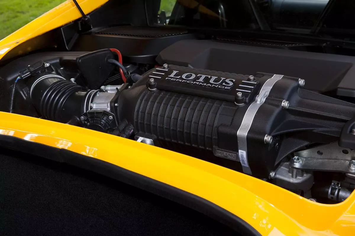 The Lotus Exige S’ 3.5-liter supercharged V6 remains in place on the Sport 350, with an output of 345 horsepower (257 kW) and 295 pound-feet of torque (400 Nm)