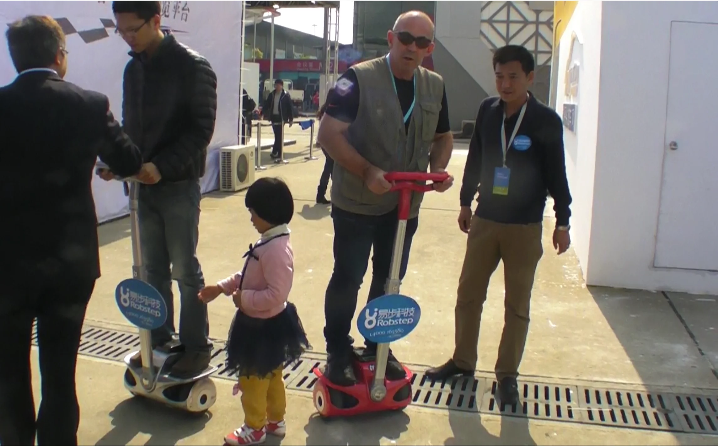 Mike Hanlon on the Robstep M1 at Auto Shanghai, 2013 (Photo: Mike Hanlon / Gizmag.com)