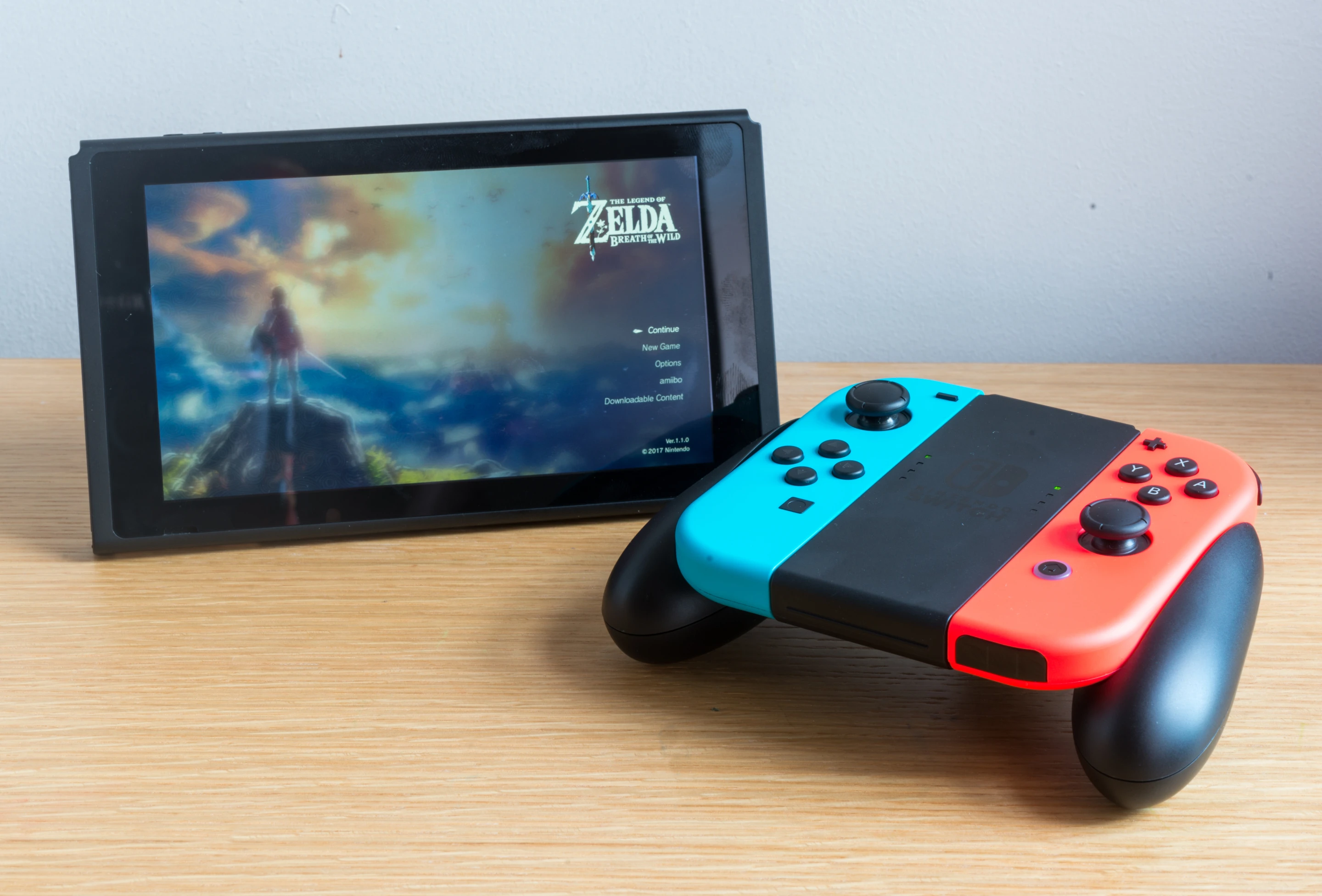 In tabletop mode you can still use a full controller with the Nintendo Switch