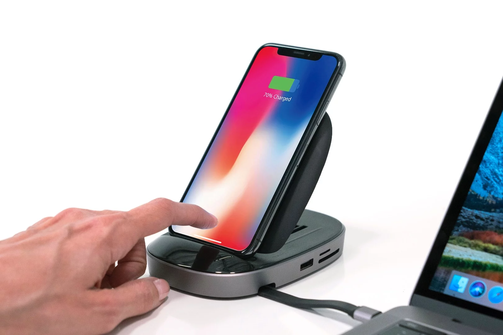The wireless charging works for both iPhone and Android smartphones