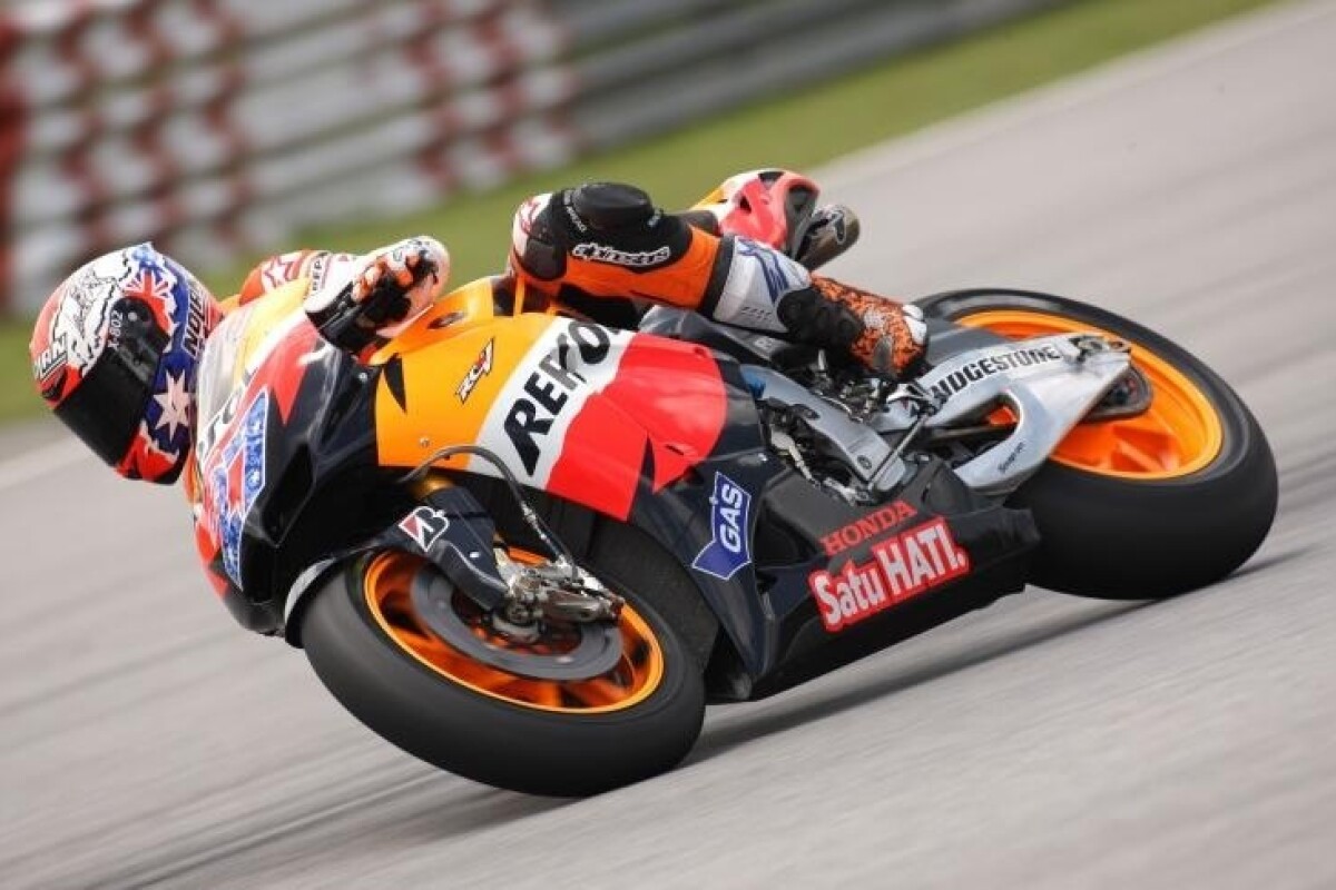 Honda's RC212V took four of the top five finishing spots in the opening round of MotoGP 2011