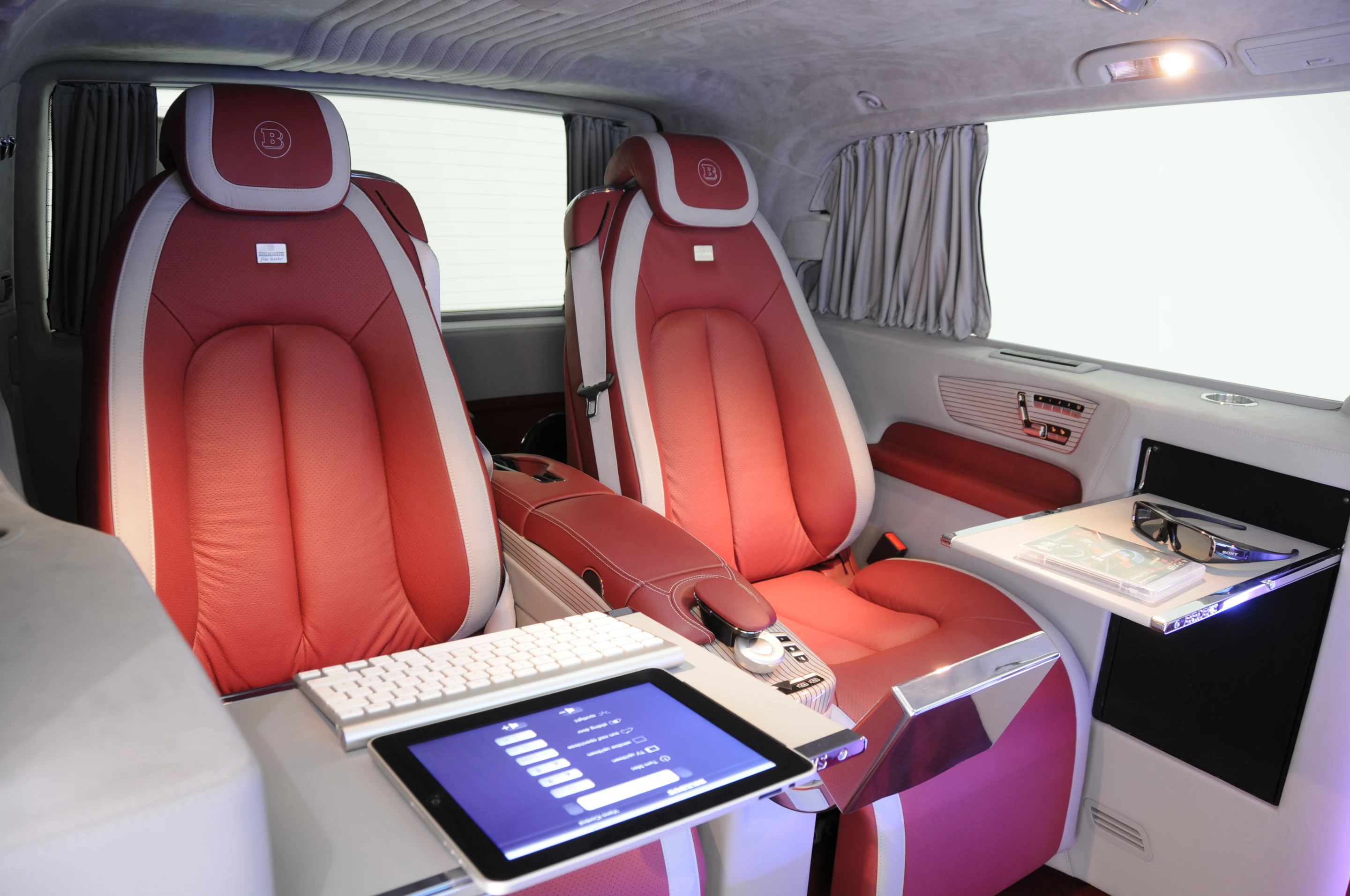 The BRABUS iBusiness 3D is based on the Viano - it is described as a 3D Multimedia Lounge on Wheels
