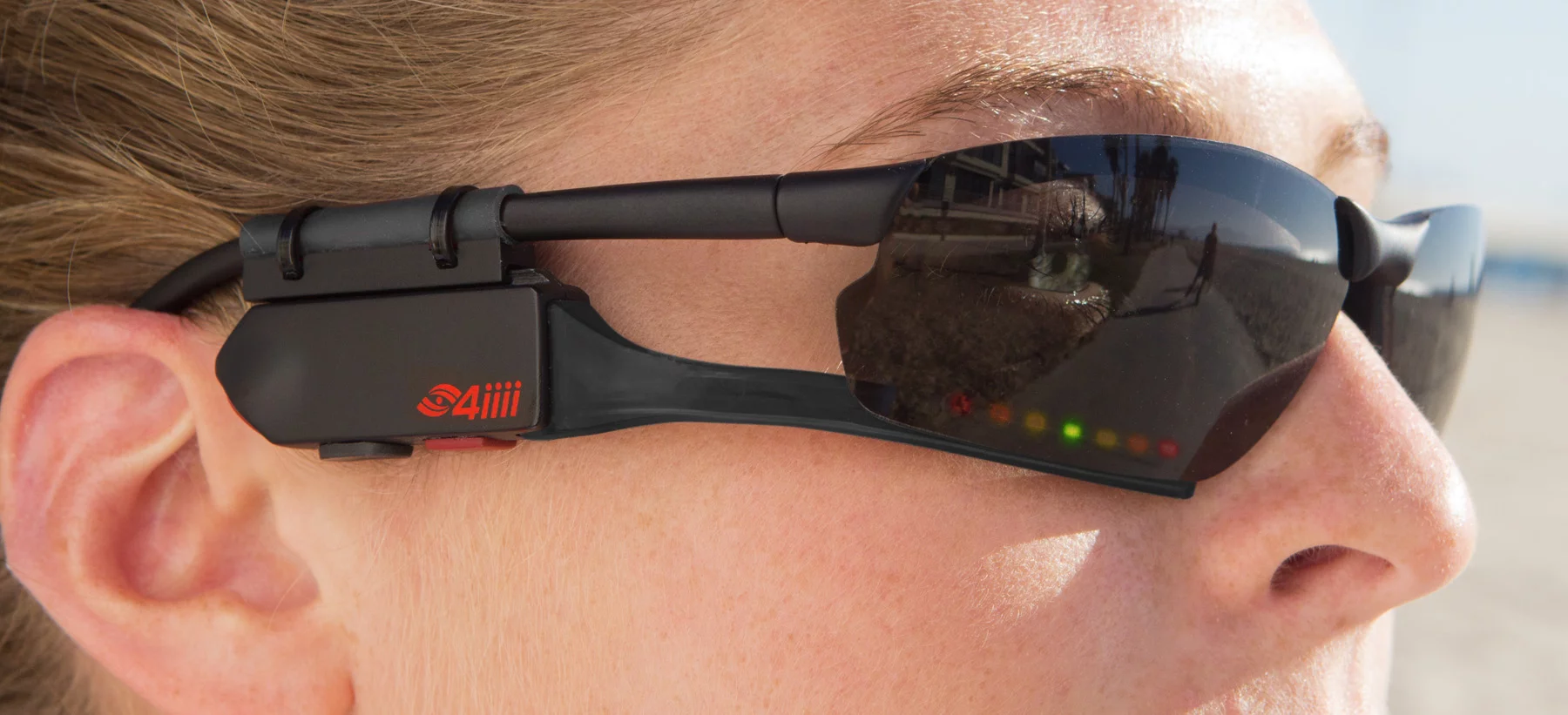 The Sportiiiis Head Up Display can be mounted on virtually all glasses thanks to included universal attachment points