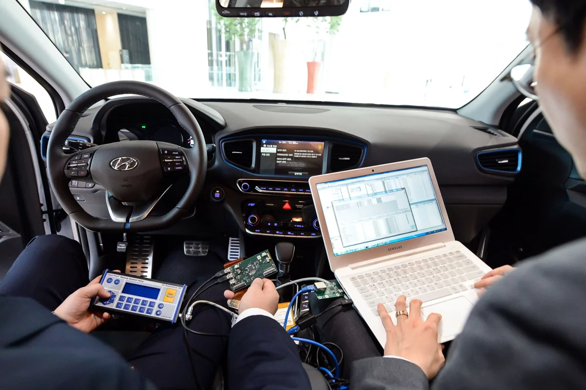 Hyundai says it plans to collaborate with leading global IT and networking companies to develop a "Hyper-connected and Intelligent Car" concept