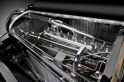 Continental 4.4 liter side-valve, 100hp, straight-eight cylinder engine