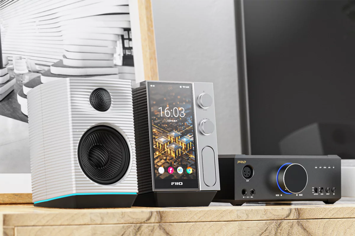 The Android-powered smartphone-like interface serves up high-resolution streamed music via the powerful headphone amp