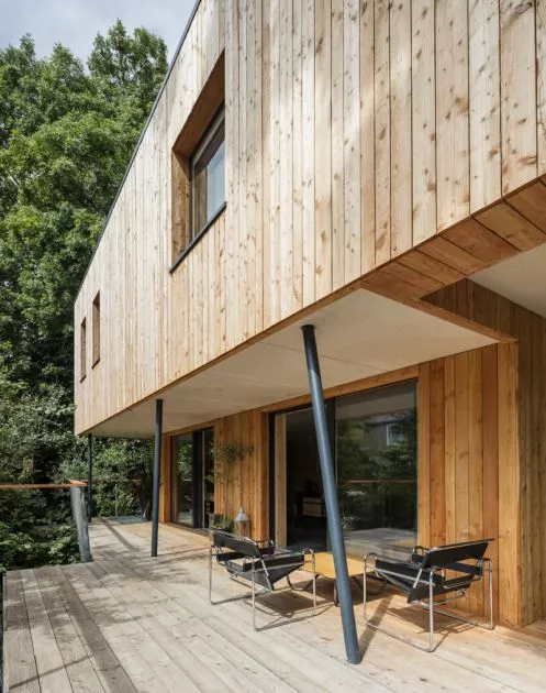 Dursely Treehouse features a lightweight balcony that encircles the entire home