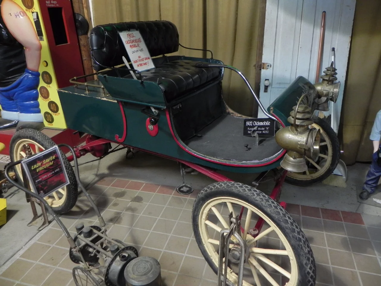 The first great success for the Oldsmobile brand, the Oldsmobile Model 6 "Curved Dash" set records for sales and production at the time