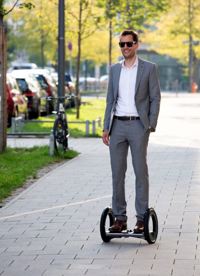 The UrmO has a top speed of 15 km/h (9 mph)