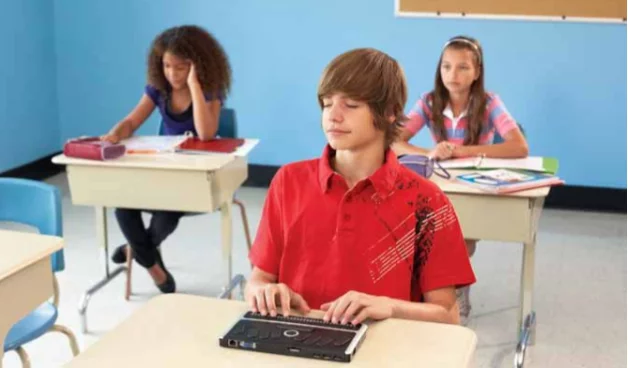 The BrailleNote Apex from HumanWare takes advantage of communications technologies and makes them available to blind people