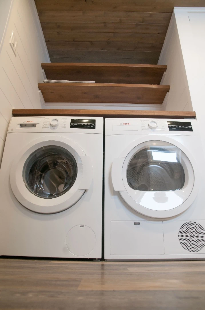 The Ébène features a separate washing machine and dryer