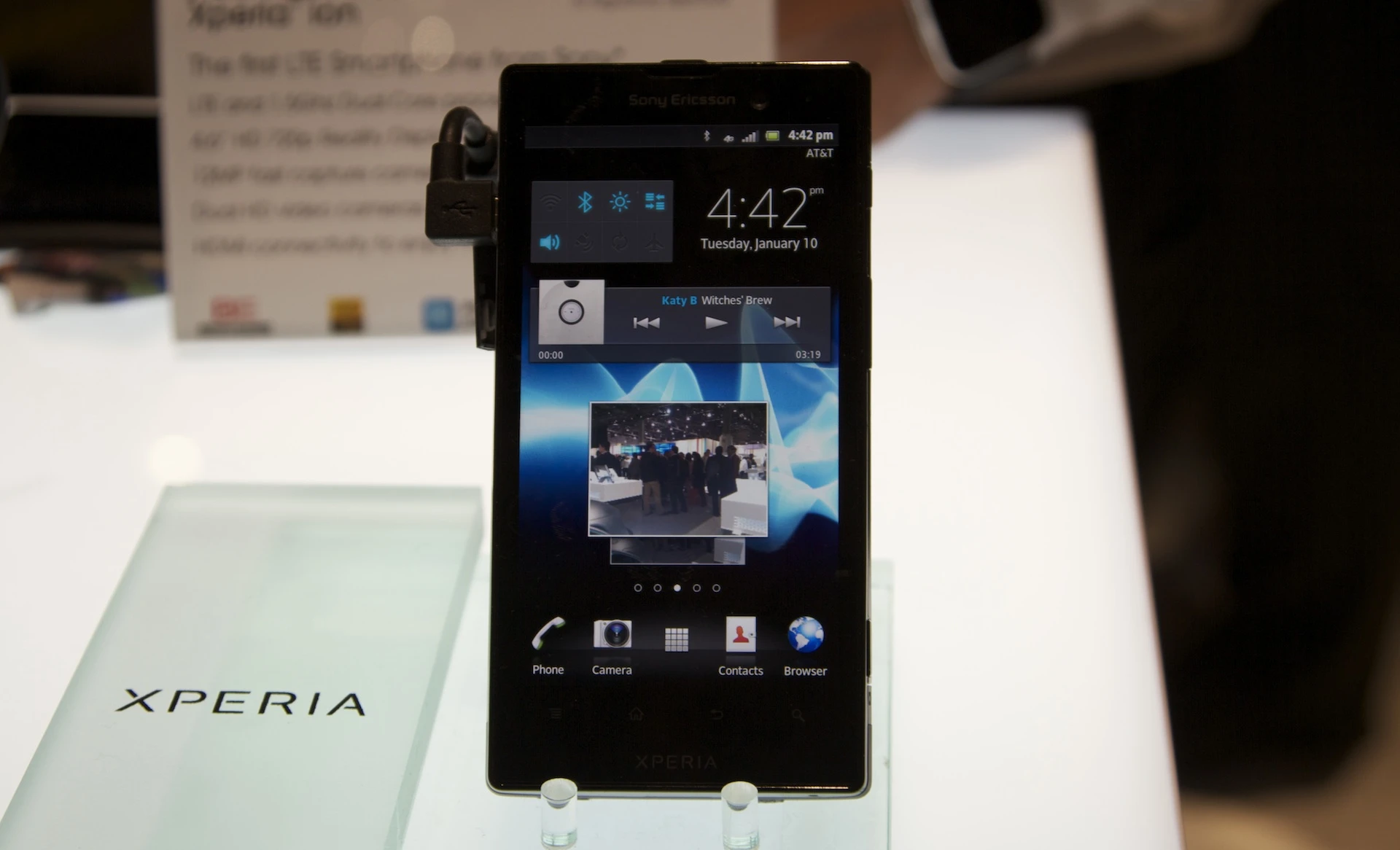 Sony's Xperia ion features a 4.6-inch 1280 x 720 HD display