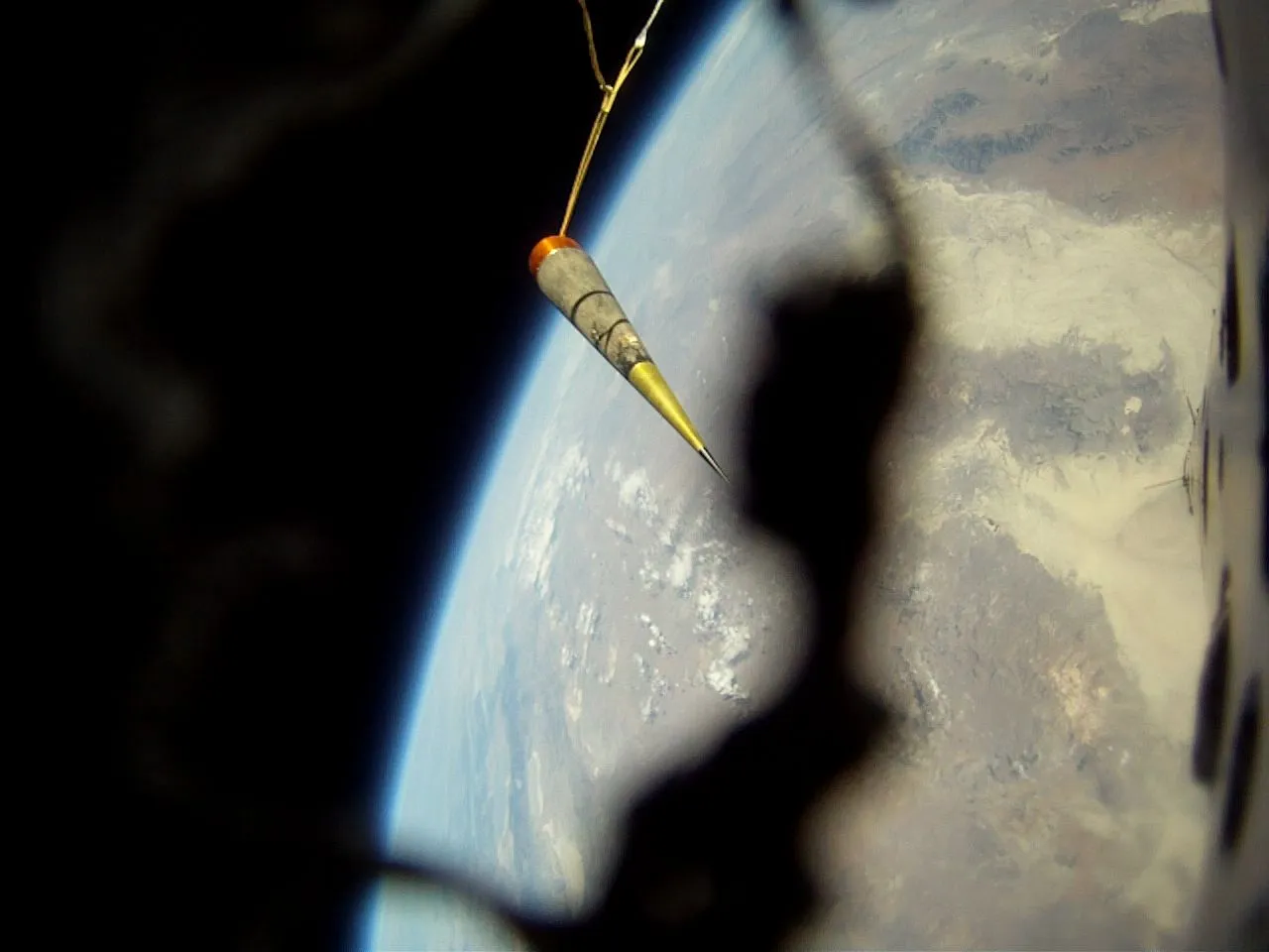 Derek Deville's Qu8k climbed at altitude of 121,000 feet (36.8 km) after 92 seconds flight (ddeville.com)