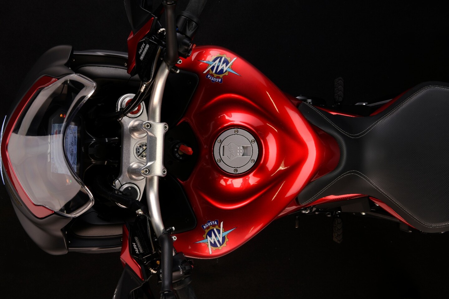 MV Agusta Turismo Veloce Lusso SCS: the Italians sure know how to work with red paint