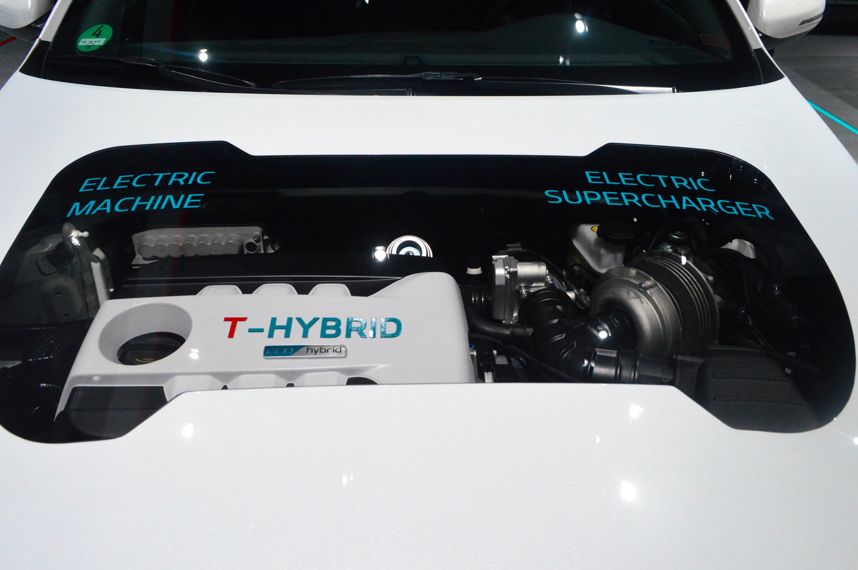 Kia highlights its powertrain with a transparent hood panel (Photo: C.C. Weiss/Gizmag)