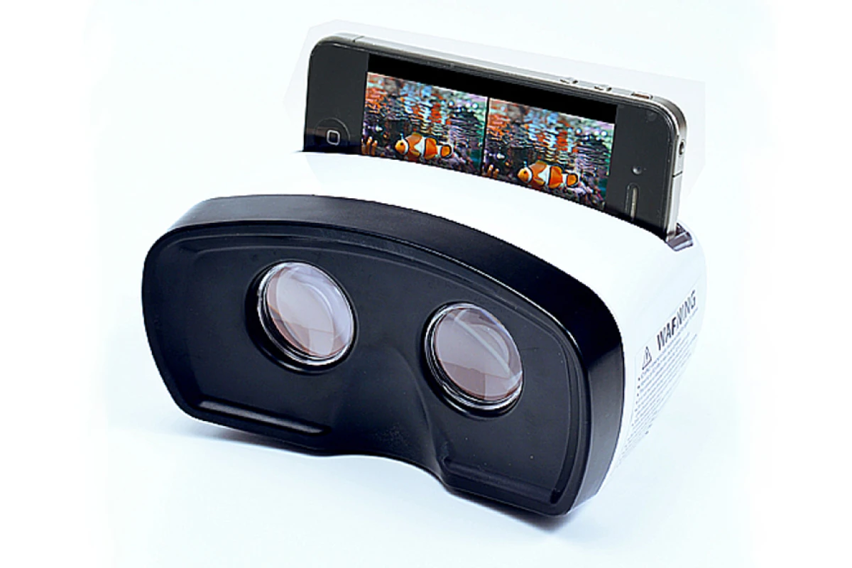 The Sansa 3D viewer displays 3D YouTube content using an iPhone