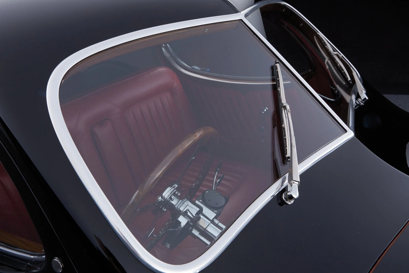One of 14 extant 'Goutte d'Eau' Talbot-Lagos built by Paris-based Italian automotive couturier Giuseppe Figoni, this 1937 Talbot-Lago T150-C SS will be auctioned on May 27, 2017 at Villa Erba in Italy by RM-Sotheby's.