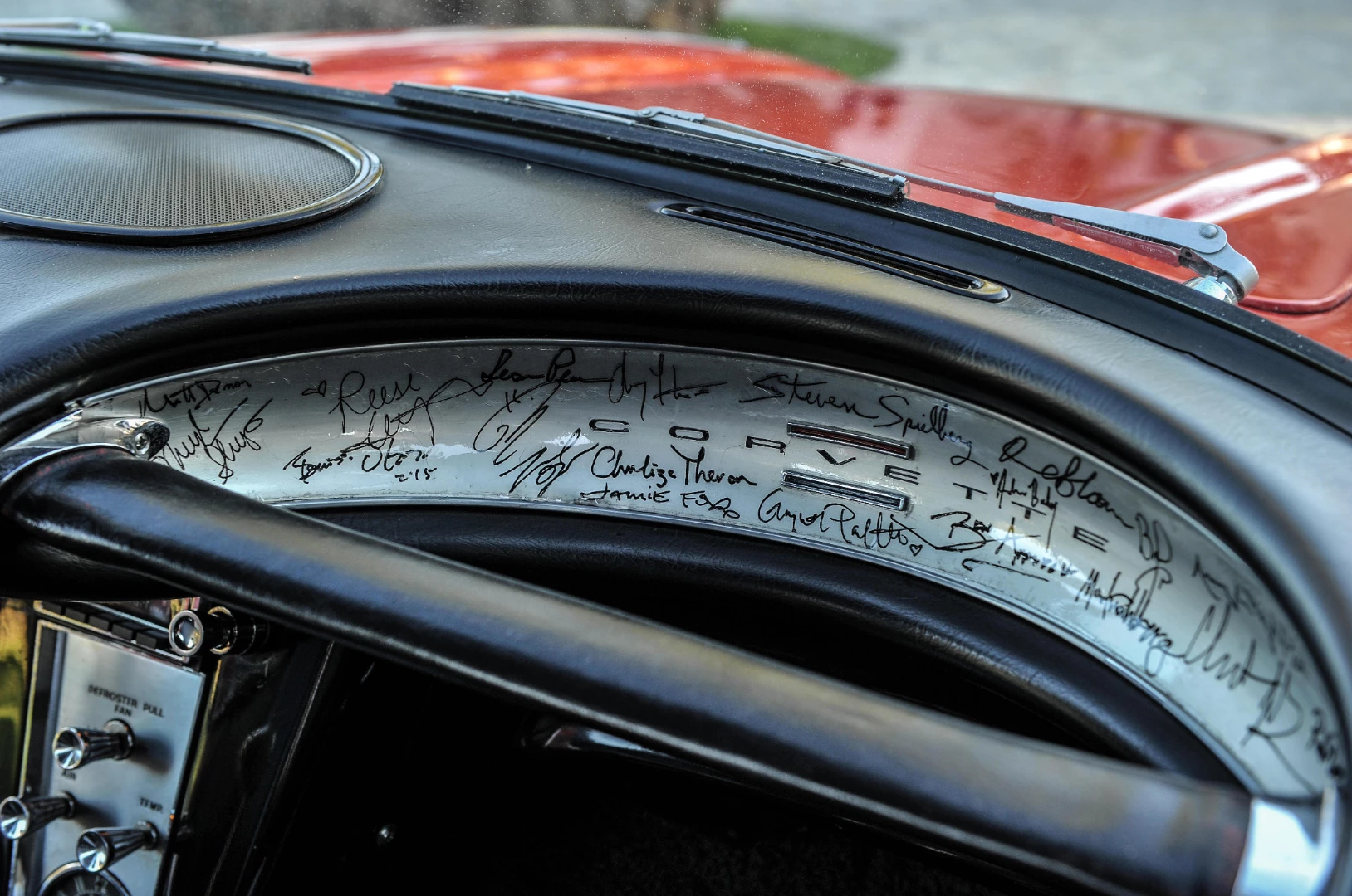 This 1961 Corvette roadster was purchased at a charity auction organized by Hollywood superstar Leonardo DiCaprio in Saint-Tropez in 2015. The vendor paid €400,000 for the car which was autographed by DiCaprio and 19 other Hollywood celebrities (Ben Affleck, Christian Bale, Orlando Bloom, Adrien Brody, Matt Damon, Benicio Del Toro, Robert Downey Jr, Jamie Foxx, Tom Hardy, Angelina Jolie, Gwyneth Paltrow, Sean Penn, Brad Pitt, Steven Spielberg, Meryl Streep, Tatum Channing, Charlise Theron, Mark Wahlberg and Reese Witherspoon). This is the dashboard of the car. Sadly for the vendor, it fetched just $98,578 (€80,500)