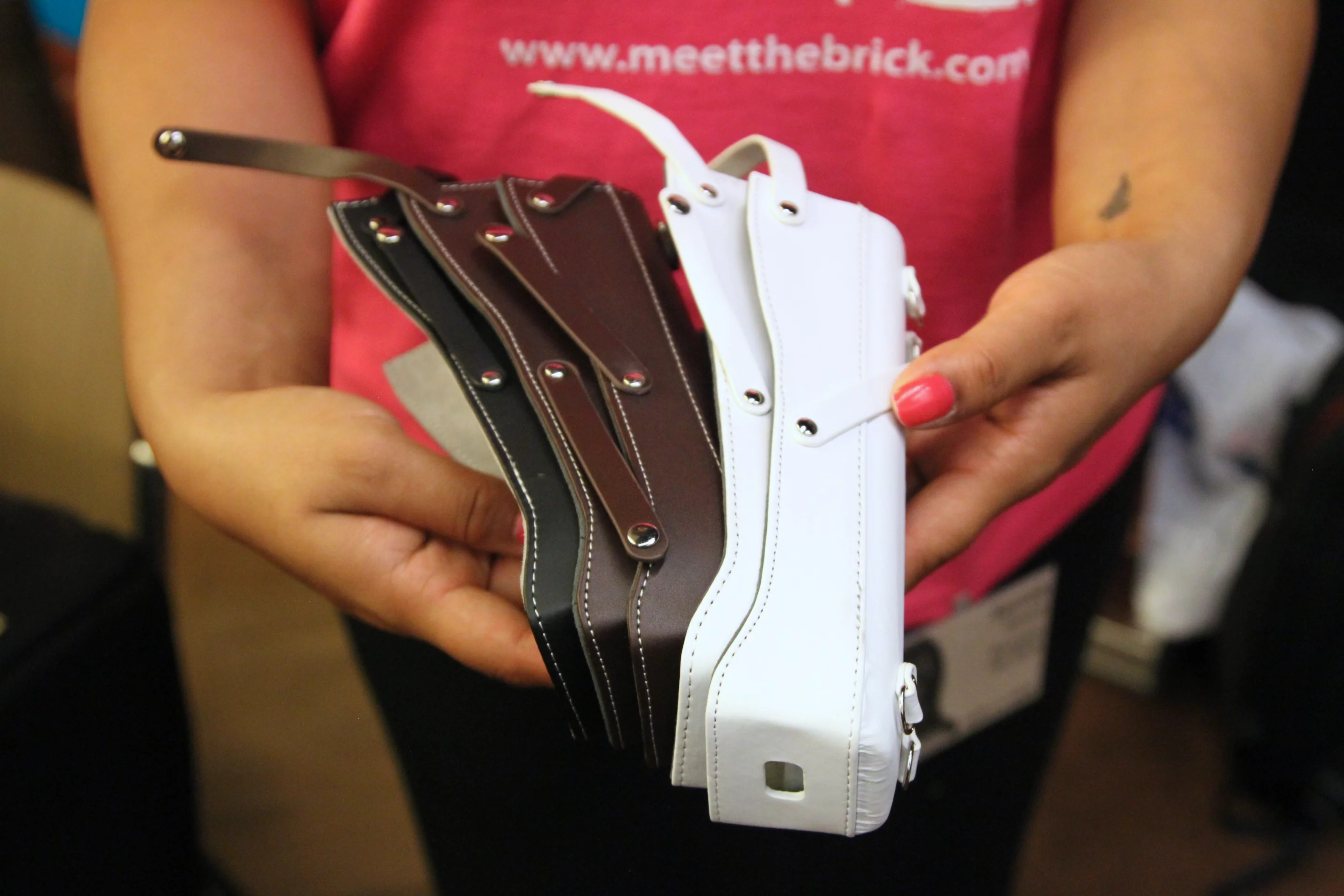 Leather cases come in a variety of colors (Photo: Gizmag)