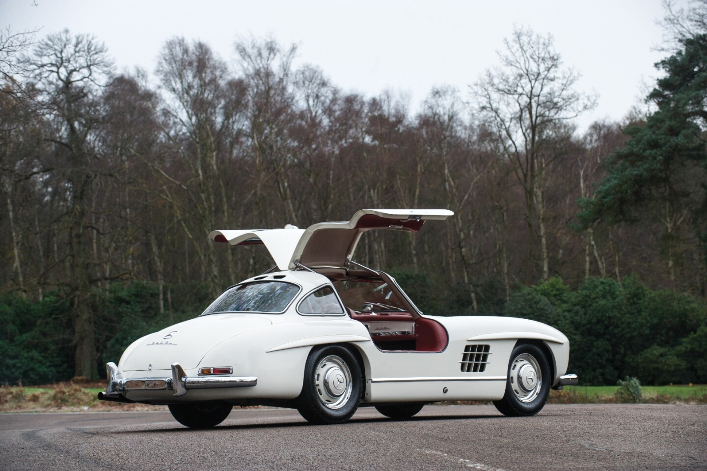 This 1955 Mercedes-Benz 300 SL Gullwing has an estimated price of $1,090,000 to $1,526,000