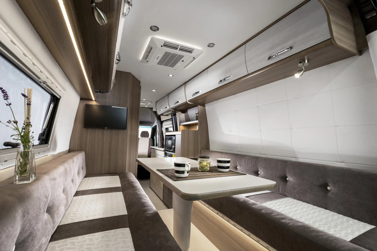 A TV is available optionally, turning the lounge into a TV room