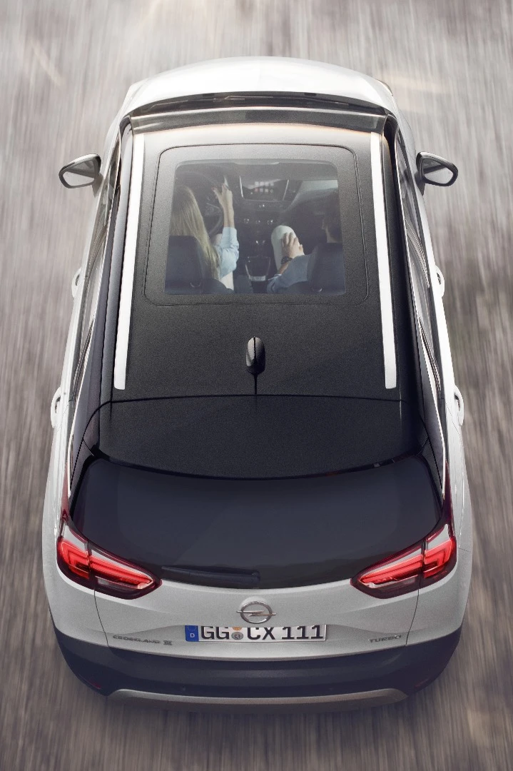 The moonroof on the Opel Crossland X